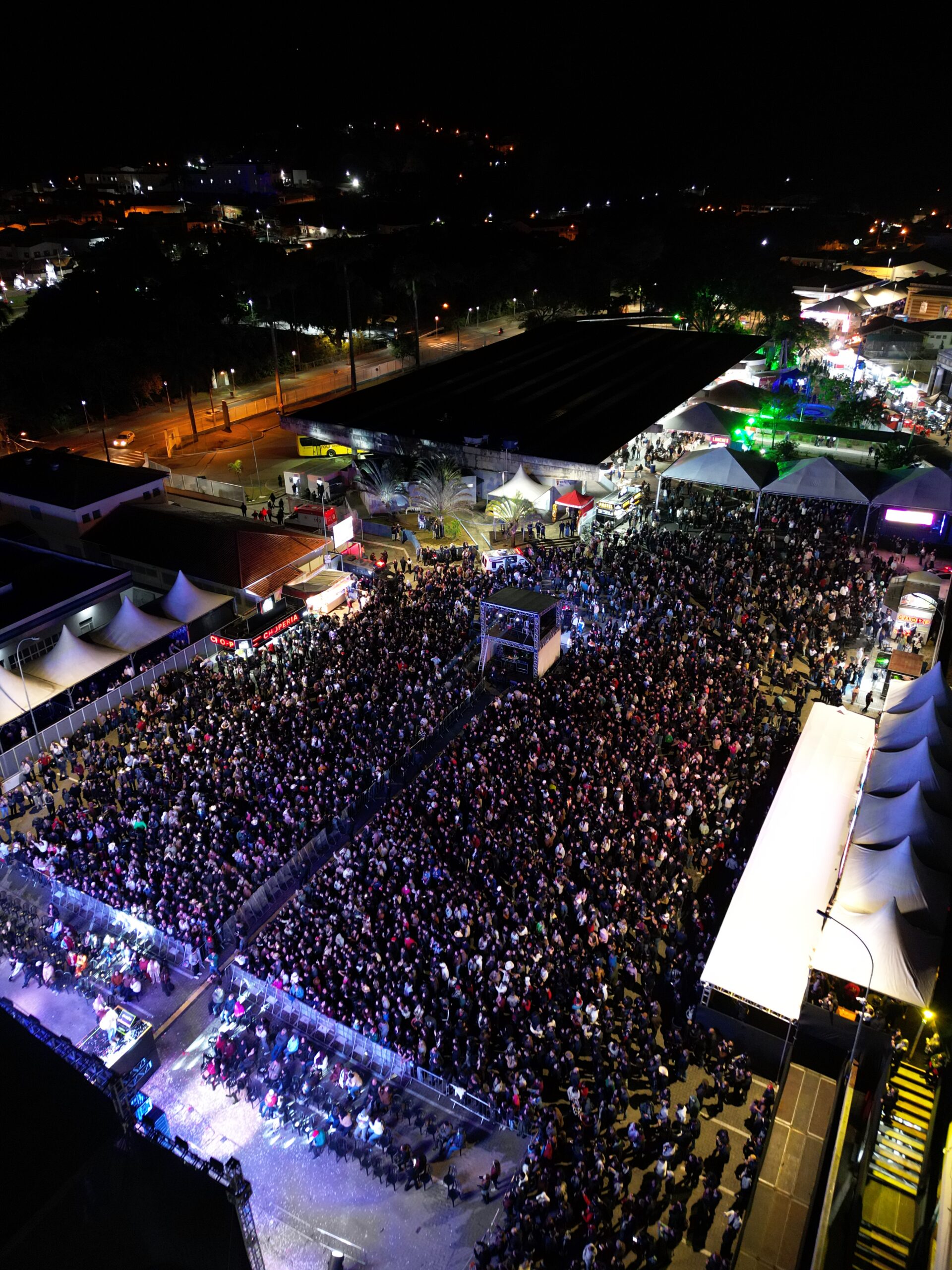 Sexta-feira é de Katinguelê e expectativa de milhares de pessoas no Festival de Inverno de Amparo