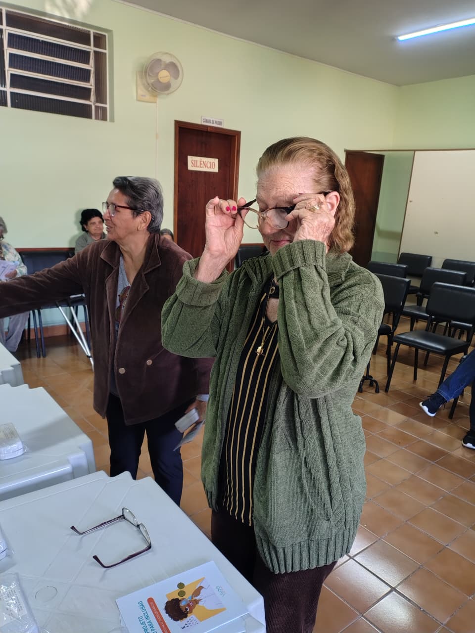 Prefeitura de Amparo entrega 34 óculos pelo Projeto Visão para Inclusão