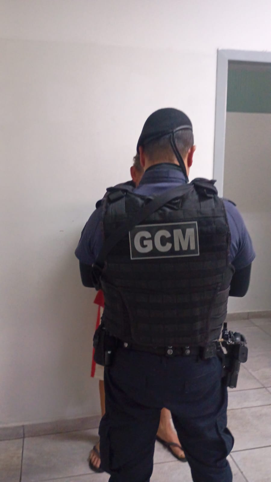 GCM de Amparo prende homem suspeito de furto no Centro
